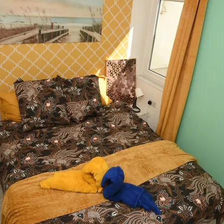5 Star Delux Sky-sea Marina Penthouse - Stunning Seaviews And Prime Location