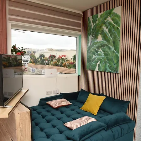 Apartment 5 Star Delux Sky-sea Marina Penthouse - Stunning Seaviews And Prime Location *