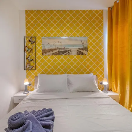 Апартаменты 5 Star Delux Sky-sea Marina Penthouse - Stunning Seaviews And Prime Location